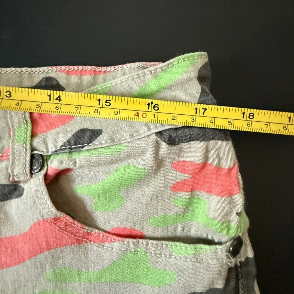Demolition‎ Mens Camo Shorts Size 40 Multicolor Neon Green Pink Grey 2019